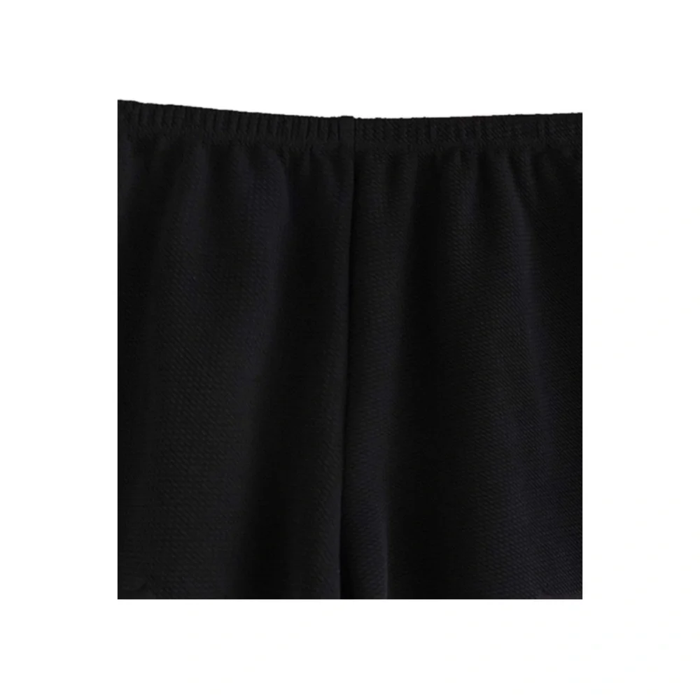 NWOT Women’s scalloped shorts - Picture 2 of 5